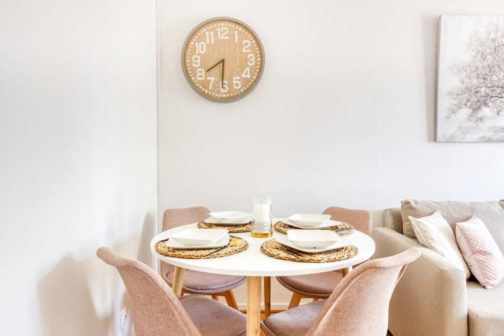 L'Elysee - Easy Check-In - Arrivee Autonome - Place Parking Privative - T2 Surequipe - Wifi - Netflix Apartment Courcouronnes Ngoại thất bức ảnh