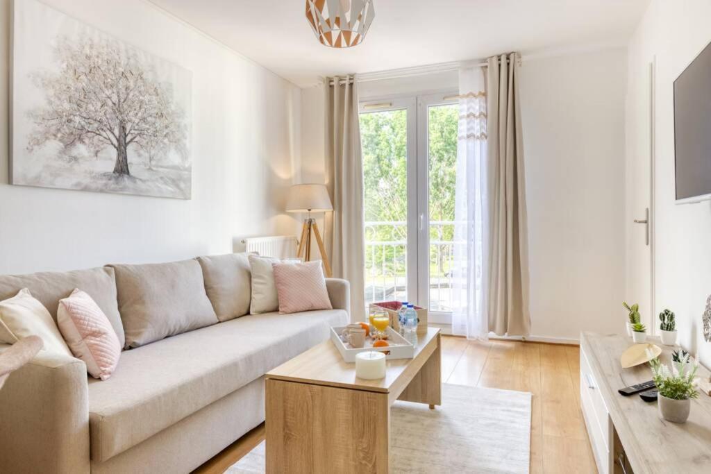 L'Elysee - Easy Check-In - Arrivee Autonome - Place Parking Privative - T2 Surequipe - Wifi - Netflix Apartment Courcouronnes Ngoại thất bức ảnh