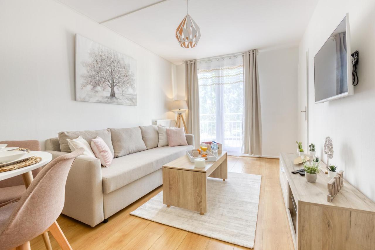 L'Elysee - Easy Check-In - Arrivee Autonome - Place Parking Privative - T2 Surequipe - Wifi - Netflix Apartment Courcouronnes Ngoại thất bức ảnh